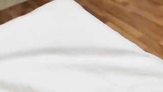 【69堂免费视频】19牛仔短裤贫乳新人美女和炮友两场啪啪，特写深喉口交掰穴舔逼