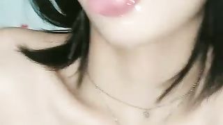 【69堂免费视频】翘起屁股第一视角后入，抽插猛操搞完手指扣逼