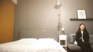 【69堂免费视频】【大叔探花】蜂腰翘臀清纯169cm小姐姐被大叔暴力打桩