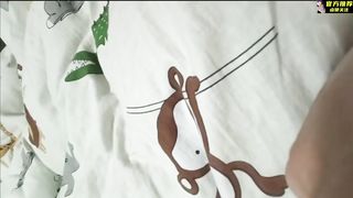 【69堂免费视频】【广西恋母门】“好儿子轻点操，别让你爸爸听见”