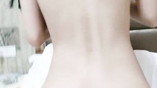 【69堂免费视频】无套插白嫩妹子咪咪都是粉的，鲍鱼也是干净粉嫩