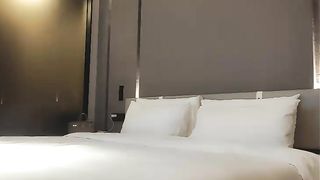 【69堂免费视频】步宾探花深夜场约了个网红脸马尾妹子啪啪，掰穴扣弄口活不错抬腿侧入猛操呻吟诱人