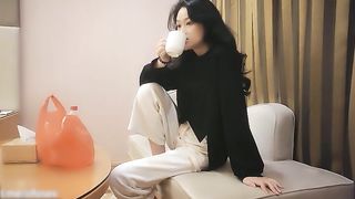 【69堂免费视频】气质甜美外围小少妇，手伸进内裤揉搓肥穴