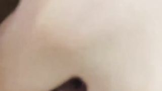 【69堂免费视频】父女乱伦事件。刚成年女儿放假回家为多要点生活费挑脱衣舞，被亲爹爆操内射