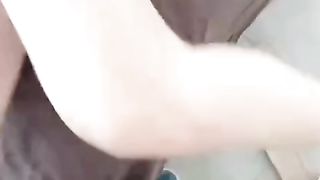 【69堂免费视频】【叔嫂乱伦】帮大嫂通下水道，偷看到嫂子换衣服，忍不住直接强行狂操嫂子