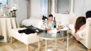 【69堂免费视频】【夫妻交换】强势回归的广东夫妻，互换老婆操逼