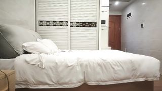 【69堂免费视频】服务周到短裙大奶少妇，翘起屁股摸穴蹲着口交，舔蛋骑上来自己动，侧入猛操晃动奶子呻吟