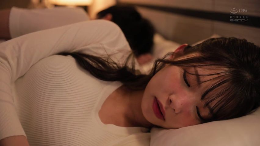 【69堂免费视频】苗条巨乳美女与时隔多年重逢的前男友偷情，多次高潮