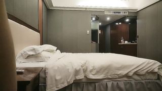 【69堂免费视频】 叼着烟齐逼短裤外围少妇 迫不及待撩起衣服揉奶子 镜头前深喉口交 扶着屁股后入撞击