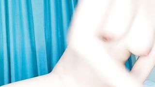 【69堂免费视频】球衣漂亮小姐姐！拔下内裤扣穴！抓起大屌猛吃