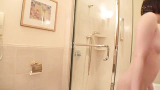 【69堂免费视频】清纯眼镜娘吸吊后被热液灌满喉咙