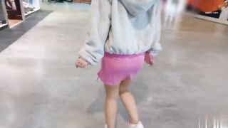 【69堂免费视频】熟女人妻_不穿内裤骚逼塞遥控跳蛋逛商场_到卫生间啪啪_操一半有人敲门了_最后内射