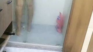 【69堂免费视频】阴毛刚长一点就刮 小逼很紧 无套口爆！