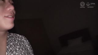 【69堂免费视频】一个剧烈振动的振动器被推入和推出她的阴道