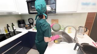 【69堂免费视频】女醫生下班回家還知道要洗碗