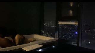 【69堂免费视频】约了个饥渴皮肤白皙的亚裔美妞_酒店浴池里坐上大黑屌扭腰爽到停不下来