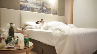 【69堂免费视频】足疗红酒妹沙发躺平休息呻吟不断勾魂摄魄