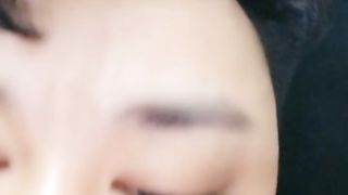 【69堂免费视频】剧情妹妹生病发烧，迷迷糊糊，偷偷摸进房间操逼，扒掉内裤白虎嫩穴，骑脸插小嘴