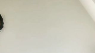 【69堂免费视频】四眼人妻、生完孩子还没断奶就开始偷情了，奶水滴不完，狂艹娇喘不已！