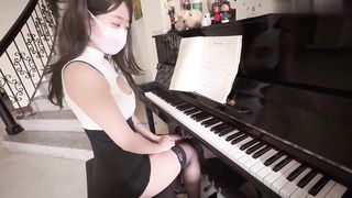 【69堂免费视频】钢琴老师与学生，瑜伽教练与学生，小黄鸭水中造爱无套内射1