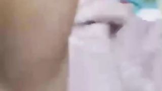 【69堂免费视频】山东捉奸骚货偷情还理直气壮正在啪啪老公闯入