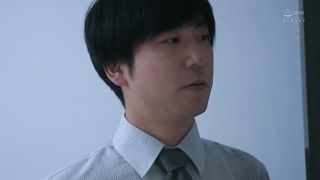 【69堂免费视频】已婚秘书在充满汗水和亲吻的总裁办公室中出性爱。_拥有猥亵L罩杯和甜美面孔的秘书出现。_庵ひめか_2