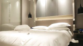 【69堂免费视频】丰满翘臀简直是魔鬼身材，配上人畜无害的清纯面庞，让人无法自拔