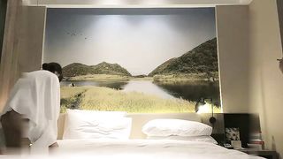 【69堂免费视频】牛仔短裤妹子，舌吻舔奶调情扣逼后入抽插猛操