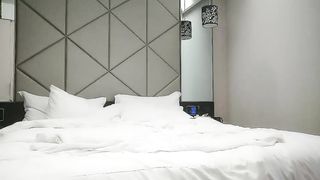 【69堂免费视频】大长腿颜值肉感美女，加钟再干一炮，舔屌口交硬了直接操，正入打桩机持续输出干射