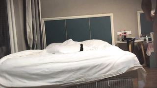 【69堂免费视频】小伙专搞人妻熟女，黑丝大屁股骚女，很会玩翘起自摸勾引，半脱下裤子揉骚穴，半蹲姿势后入