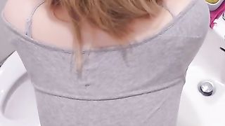 【69堂免费视频】露脸性爱私拍_吃完晚餐还想吃鸡巴就到厕所解决了应该没让朋友等太久