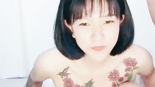 【69堂免费视频】高中学妹_兄弟俩3P校园浪妹，一个射得快，一个持久，一起玩弄让学妹欲仙欲死，爽哦