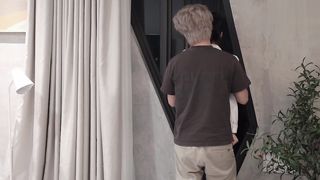 【69堂免费视频】出轨小奶狗小哥哥，年轻体力就是好，被小哥哥操的爽上天了_无套内射