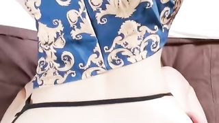 【69堂免费视频】第一次穿旗袍的小美女真的不一样