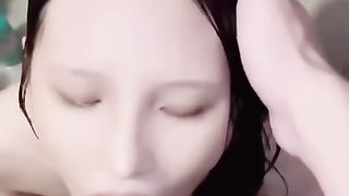 【69堂免费视频】车内吃鸡啪啪_夜晚来到郊外车振_小穴摸的受不了_上位骑乘无套输出_内射