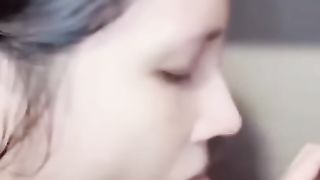 【69堂免费视频】车内吃鸡啪啪_夜晚来到郊外车振_小穴摸的受不了_上位骑乘无套输出_内射