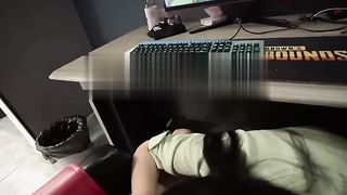 【69堂免费视频】Loeftart_一边玩游戏_一边清纯校花口爆，小骚货太敏感了_小穴一模就喷水了！太反差了