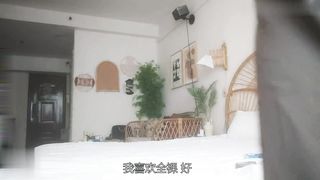 【69堂免费视频】长腿嫩妹眉眼迷离 反差母狗满面潮红