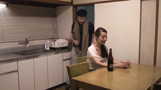 【69堂免费视频】丈夫去世一周年，美丽潮吹寡妇被丈夫弟弟抱着1