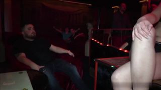 【69堂免费视频】沉迷在脱衣舞俱乐部