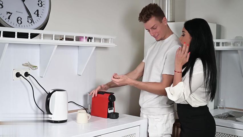 【69堂免费视频】颜射娇滴滴的精灵姐姐