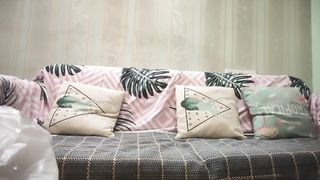 【69堂免费视频】约操良家骚人妻，撩起衣服大奶一顿揉，大长腿炮架子，屌太大搞得受不了