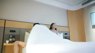 【69堂午夜视频】泡良大神，漂亮小姐姐豪车上好开心，酒店开房激情啪啪，小骚货花样多啥都懂_00_00_00_01_13_10