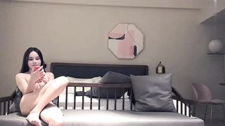 【69堂午夜视频】漂亮大奶少妇吃鸡啪啪_身材苗条_因小哥老是玩手机不够投入吵架了_不过吵归吵逼照操