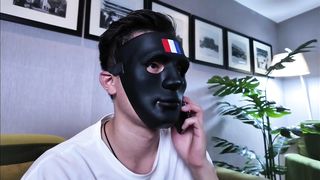 【69堂午夜视频】足球少女的浪漫邂逅：嫩足学妹的高潮！