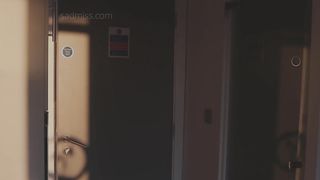 【69堂午夜视频】女友工作的时候真的想让人爆操