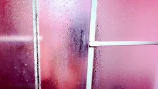 【69堂午夜视频】爱口交边看我的色女 细腰美尻被抽插不停