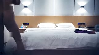 【69堂午夜视频】紫裙鸭舌帽妹子，沙发舌吻扣逼穿上网袜乳推舔弄，后入抽插猛操呻吟