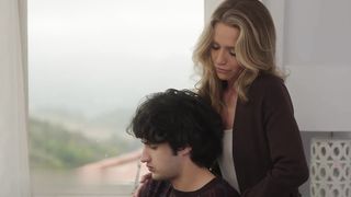 【69堂午夜视频】淫荡健美熟女帮年轻人释放多余的精子手法娴熟口技精湛