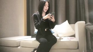 【69堂午夜视频】性感黑衣妹子酒店啪啪，穿着内衣黑丝高跟鞋撕裆